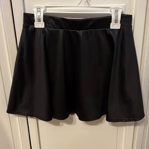 Black scooter skirt